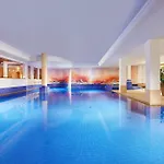 فندق ألبينهوف 4*
