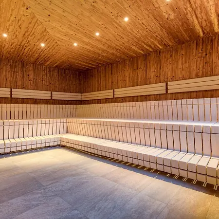 Alpenhof Szálloda Tux