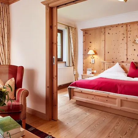 Alpenhof Hotel 4*