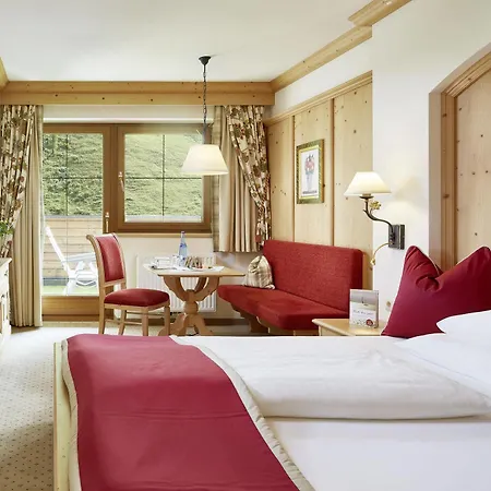 Отель Alpenhof 4*