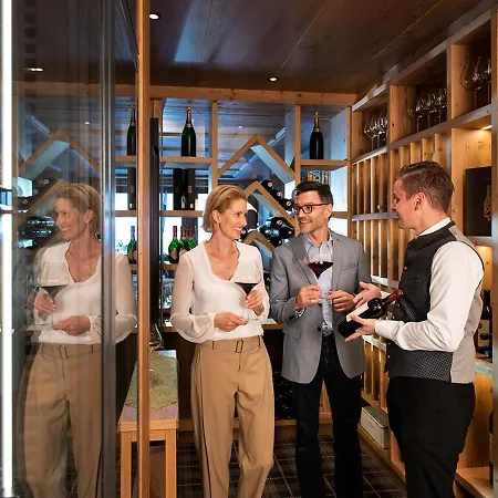 Alpenhof Отель 4*