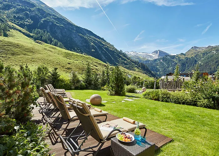 Alpenhof Hotel 4*